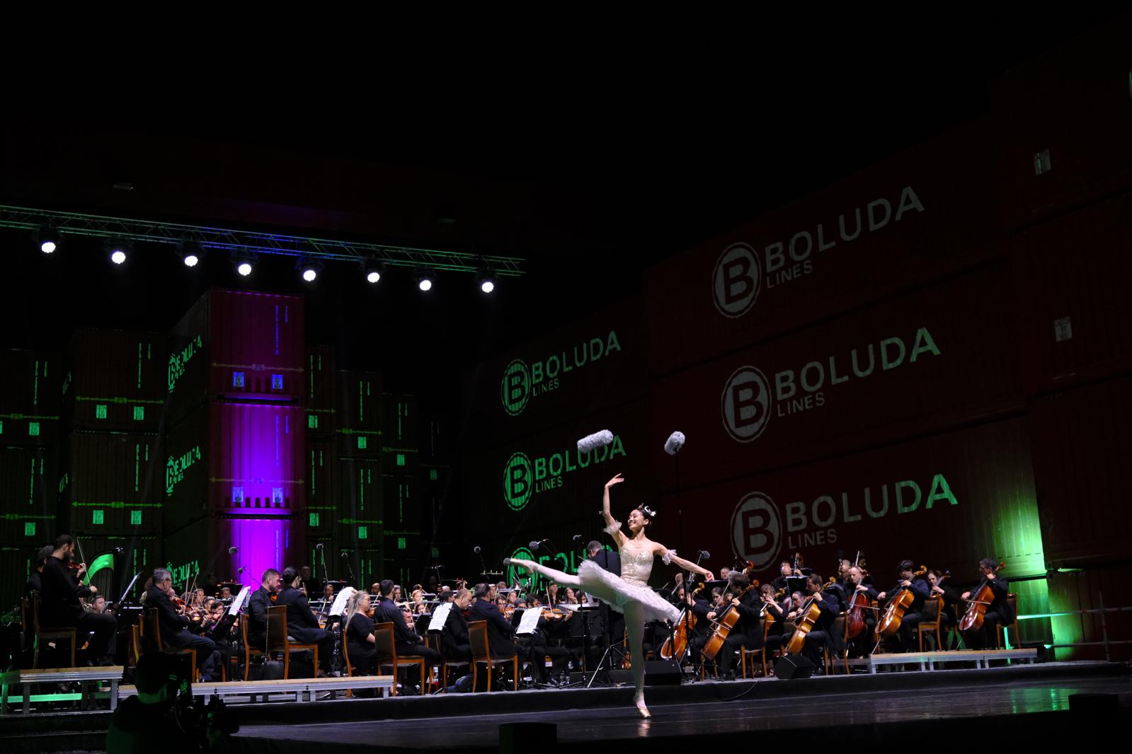 Música y danza a la luz de la noche y el mar