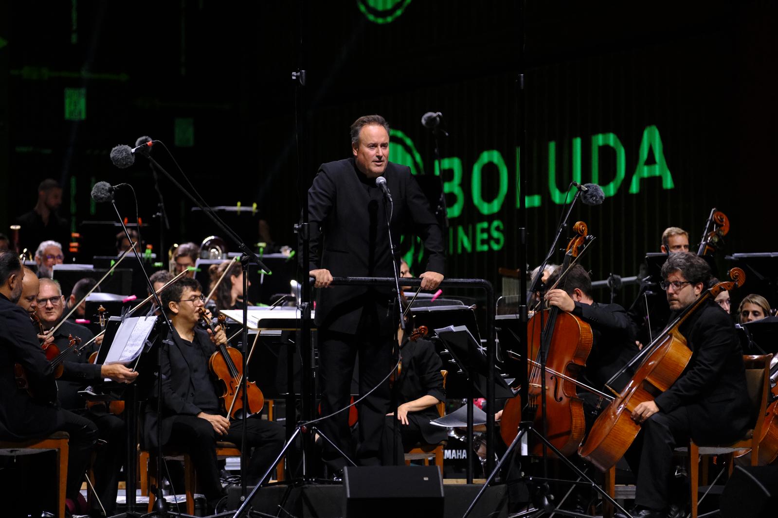 Música y danza a la luz de la noche y el mar