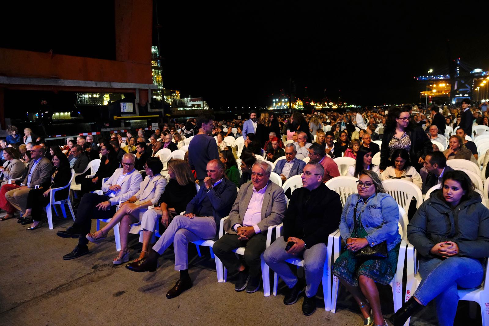 Música y danza a la luz de la noche y el mar