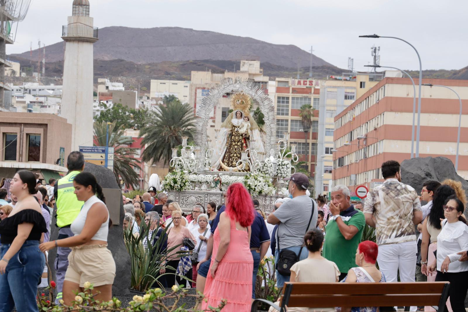 La Isleta sale a la calle para celebrar la procesión marítima del Carmen