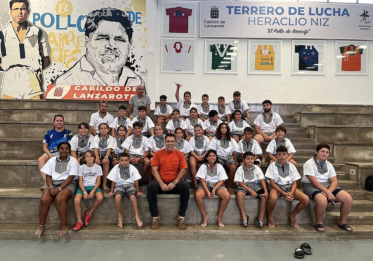 Participantes de la iniciativa con Pedro Reyes.