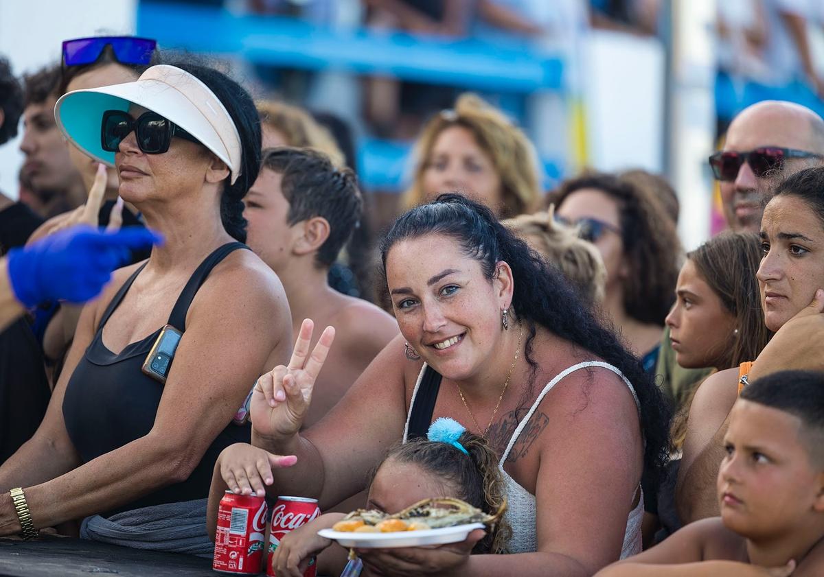 Imagen principal - Jareas para el fin de las fiestas del Carmen en Corralejo