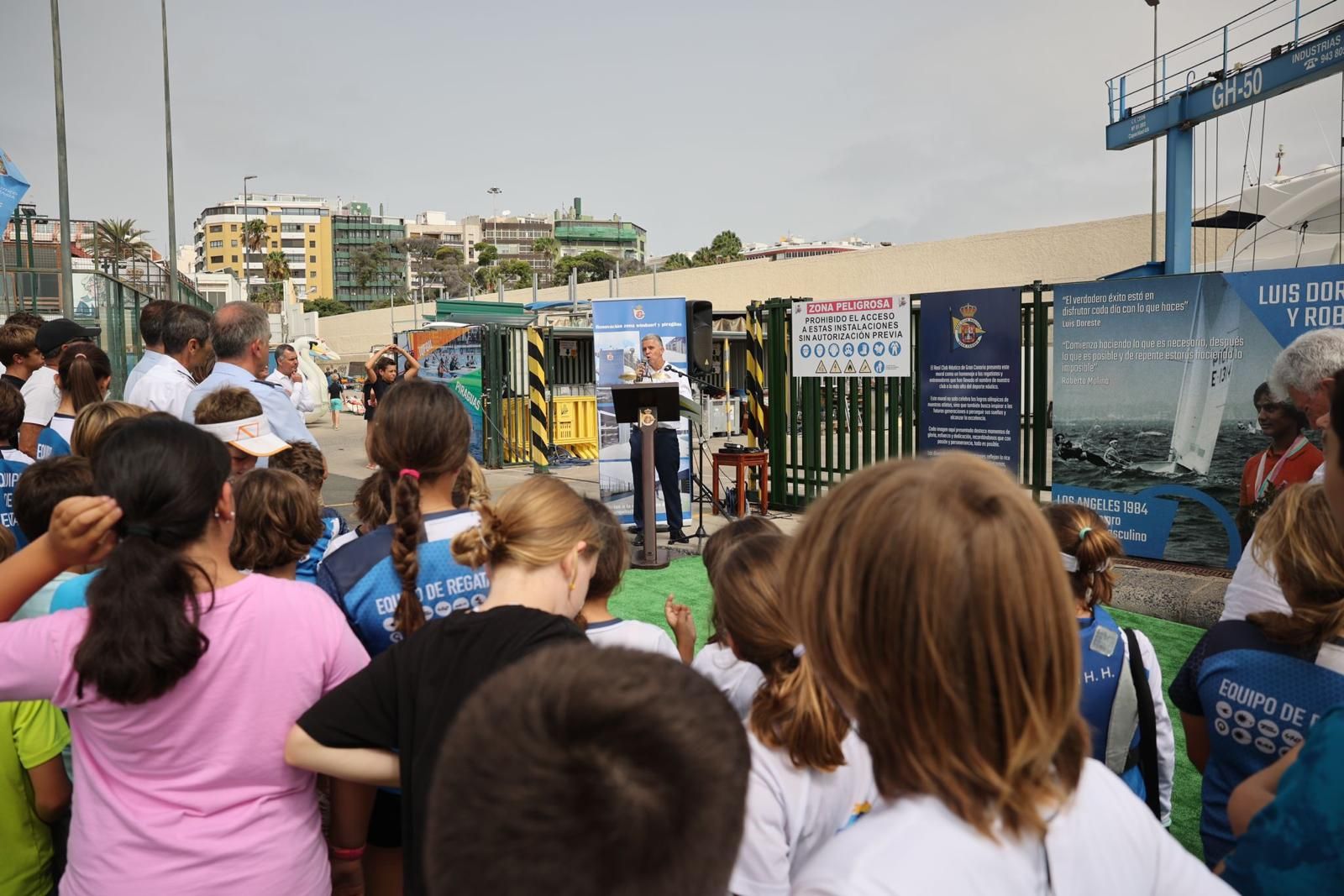 Las imágenes de la inauguración de los murales olímpicos en el Real Club Náutico