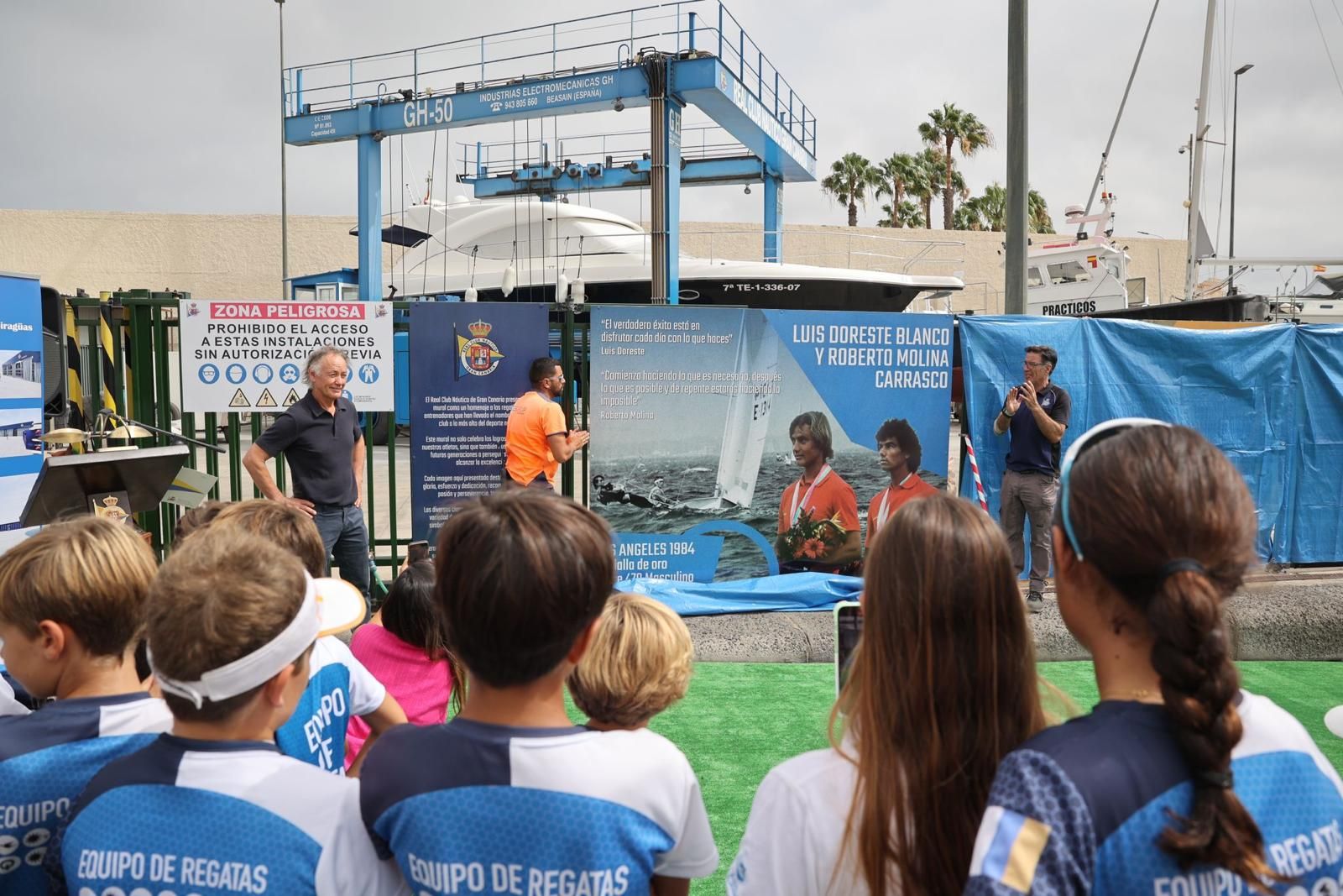 Las imágenes de la inauguración de los murales olímpicos en el Real Club Náutico