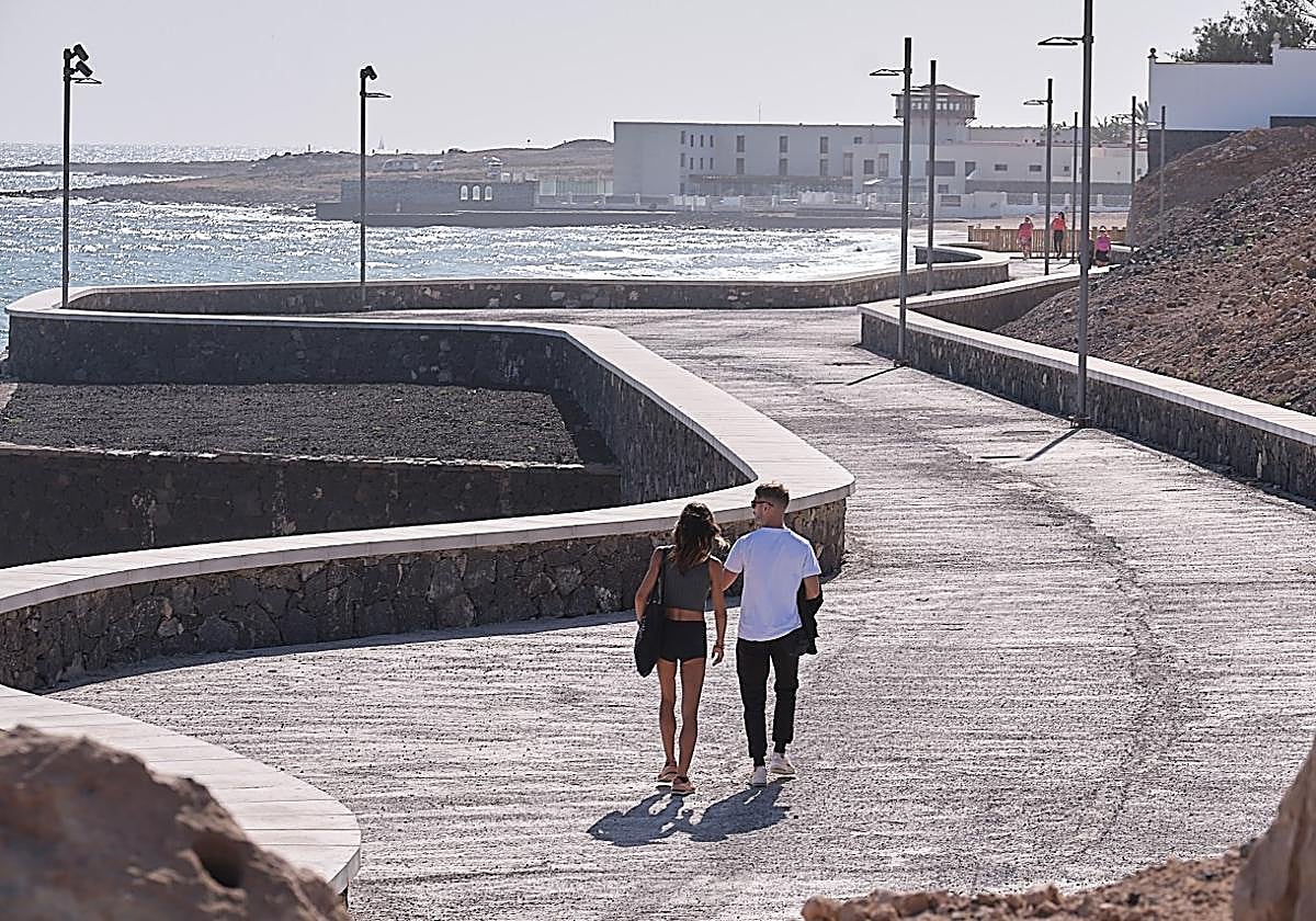 Tramo nuevo del paseo marítimo de Puerto del Rosario, entre los Pozos y el antiguo parador.