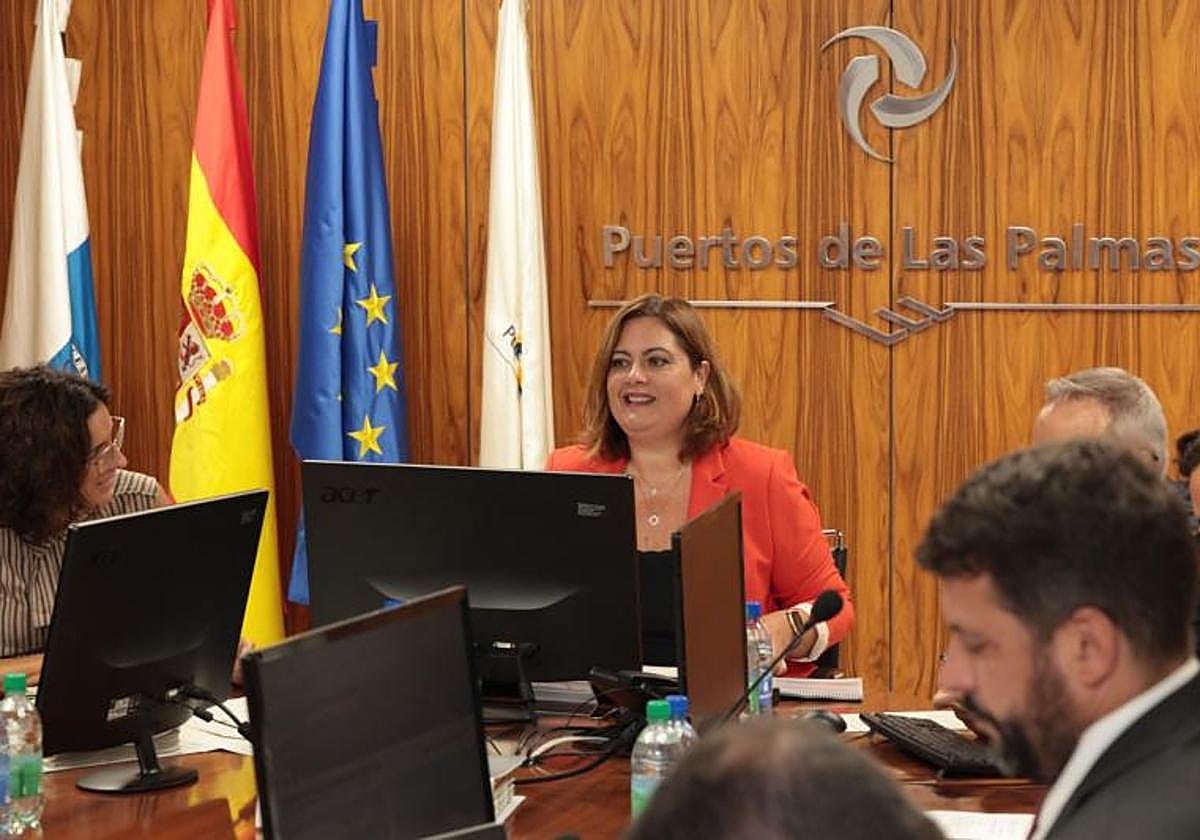 La presidenta de la Autoridad Portuaria, Beatriz Calzada, durante un Consejo de Administración.