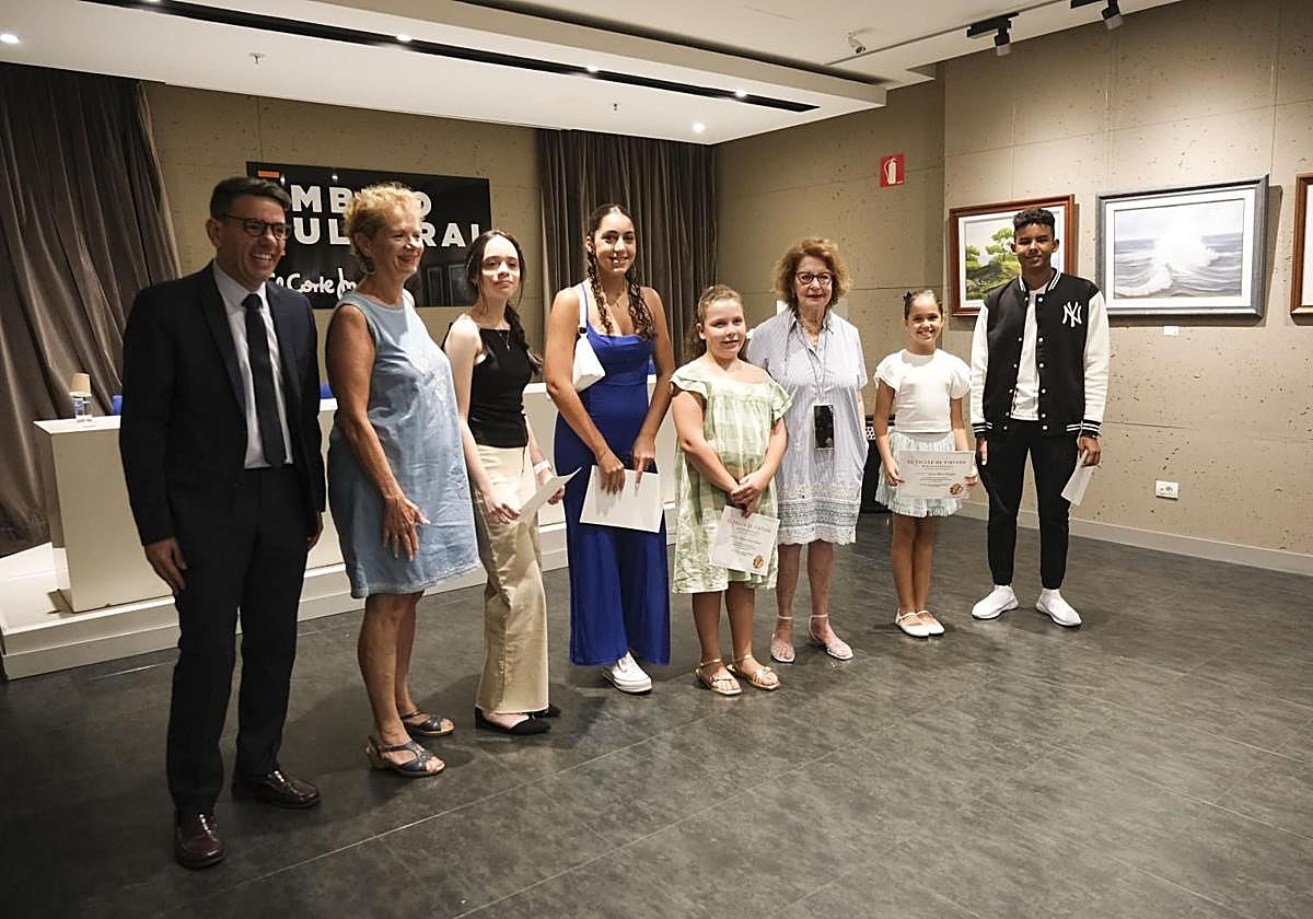 Un momento de la inauguración en la sala Ámbito Cultural.