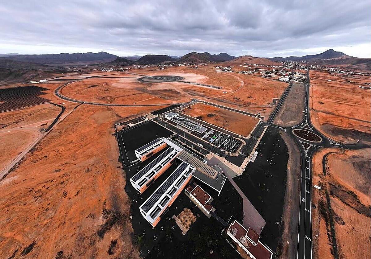 Vista aérea de los nuevos edificios del Parque Tecnológico, entre ellos la pista circular de pseudosatélites.