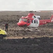 Foto de archivo de un helicóptero del GES durante un rescate en la costa del municipio de Yaiza.