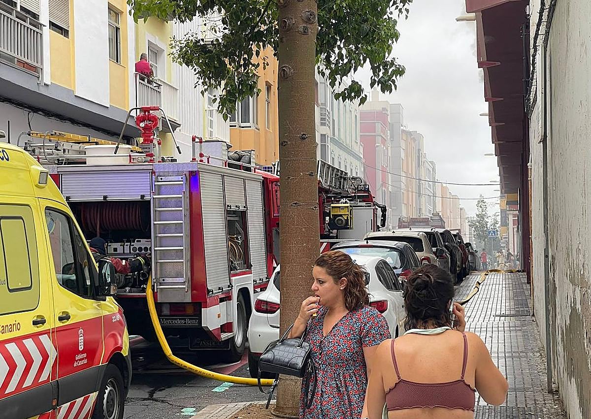 Imagen secundaria 1 - Imágenes del lugar del incendio.