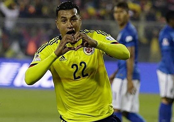 Murillo celebra un gol con la camiseta de la selección nacional de Colombia.