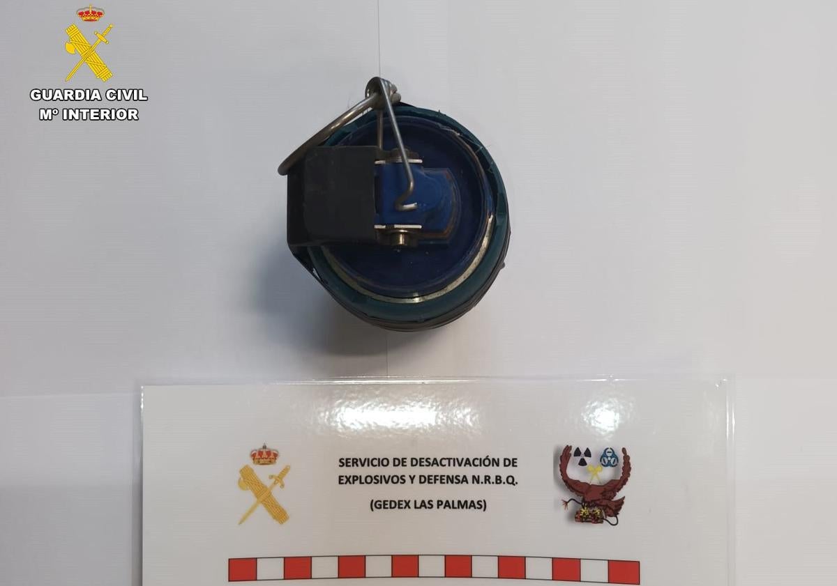 Imagen principal - Neutralizan una granada sin carga descubierta en una casa de Valsequillo