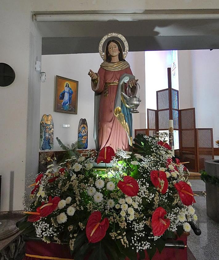 Imagen secundaria 2 - Distintos momentos de la celebración. 