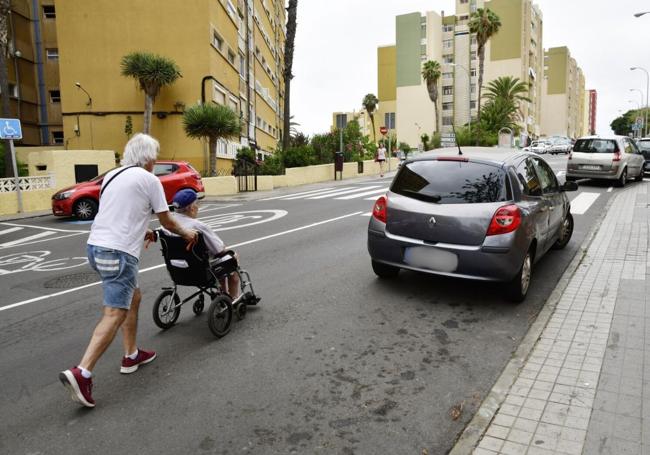 Los amigos dicen que a veces no queda otra que ir por la carretera.