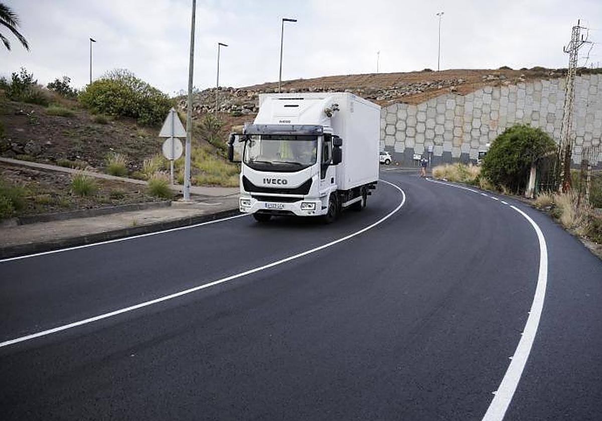 Imagen de archivo de la carretera de acceso al polígono industrial de Salinetas desde la GC-1.