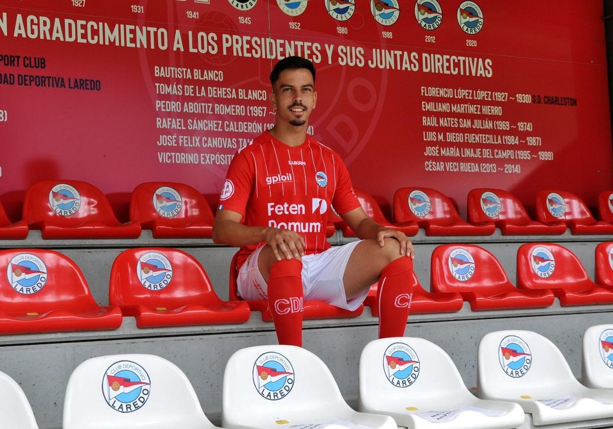Dani Ojeda, durante su presentación con el CD Laredo