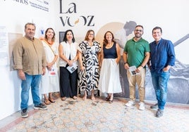 La consejera Ascensión Toledo y Benito Cabrera, entre otros, en la exposición.