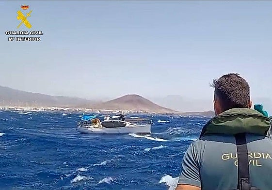 Auxilian a un velero que se encontraba a la deriva cerca de las costas de Gran Canaria.