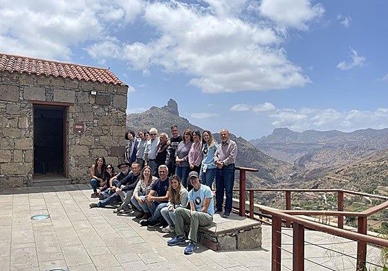 Grupo de colaboradores del proyecto docente 'La Huella de los Canarii'.
