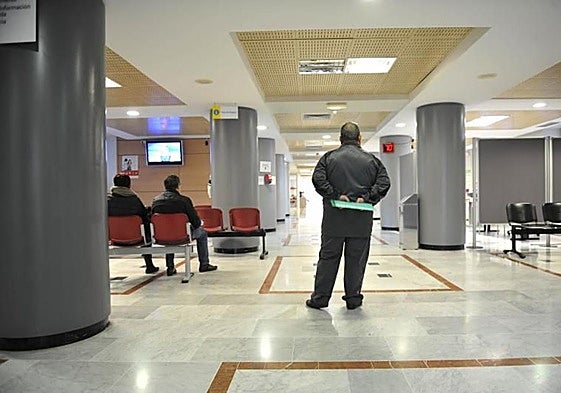 Imagen de archivo del acceso a Depedencia en el centro El Pino.