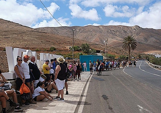 Parada de guaguas en las fiestas de 2023.