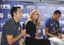 Joel Thomasson, Eva Molina y Willy Villar, durante el acto celebrado en las instalaciones del Perpetuo Socorro.