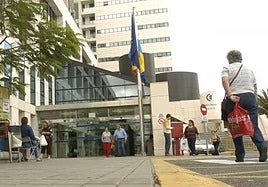 Imagen de archivo del acceso al hospital Insular de Gran Canaria.
