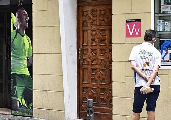 Imagen del portal de una vivienda vacacional en la capital grancanaria.