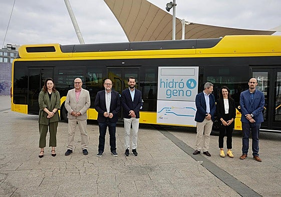 Presentación del nuevo vehículo de hidrógeno de Guaguas Municipales.