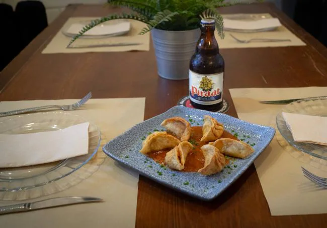 Cerveza Piraat, una de as marcas icónicas junto acon unas empanadillas de El Trastero Tasca Urbana