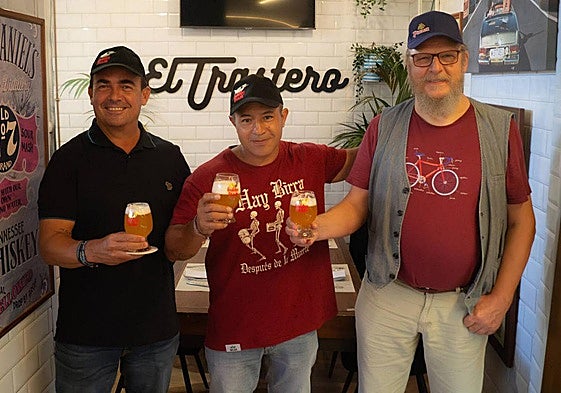 De izquierda a derecha: Fran Acosta, Jhair García y Erik Coene