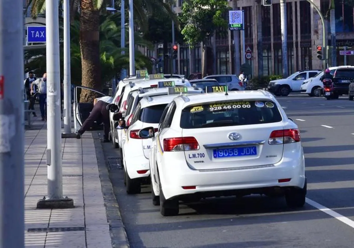 Parada de taxis en el parque San Telmo de Las Palmas de Gran Canaria.