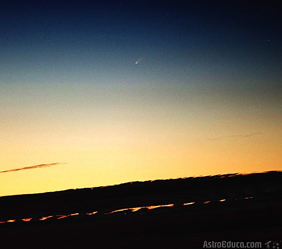 Imagen del 'cometa del siglo' surcando el cielo canario.