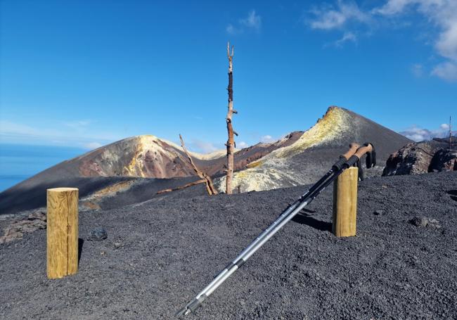 Hace apenas unos días se autorizó llegar hasta 100 metros del volcán. La imagen está tomada desde ese punto final de la ruta.