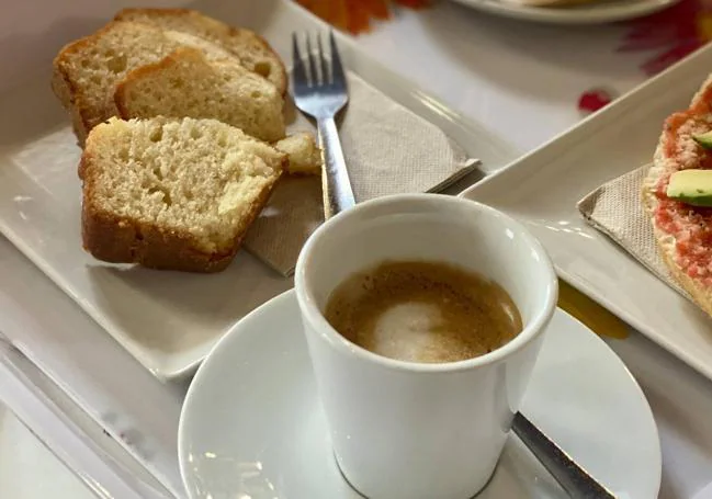 El queque y el café del desayuno de la Yaya