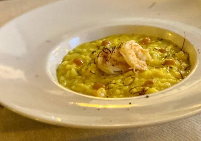 Risotto de calabacin, langostinos y azafrán