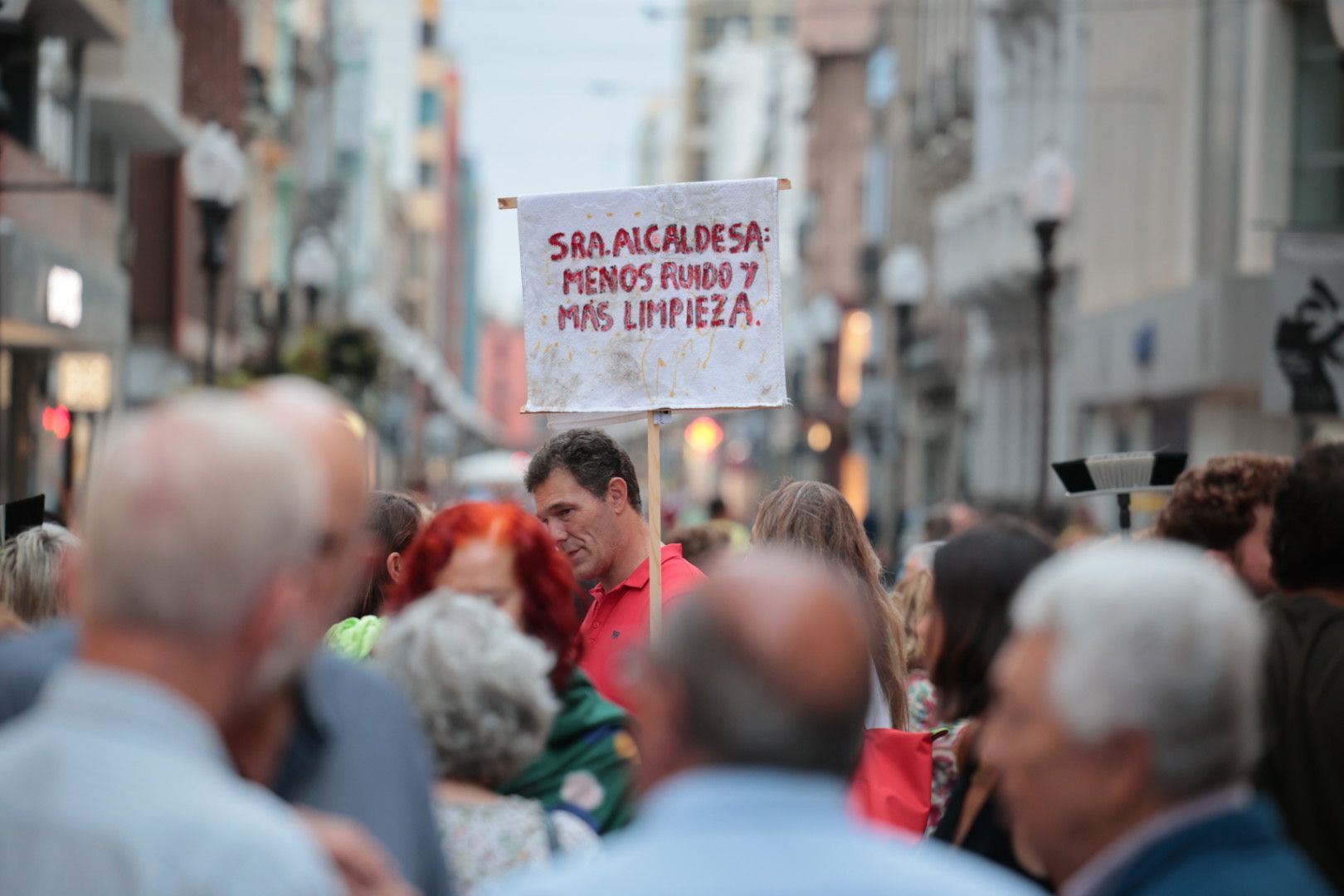 La manifestación en Triana ante la limpieza, en imágenes