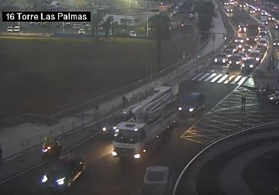 Una mancha de aceite y un accidente múltiple desatan el caos en la Autovía Marítima