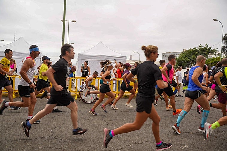 Instantes de la carrera benéfica en El Sebadal.