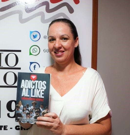 Lorena Rivero Benítez durante la presentaicón de su libro 'Adictos al Like'.