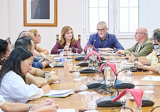 Encuentro celebrado este jueves en el Cabildo.