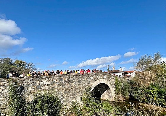 Imagen de los 150 participantes.