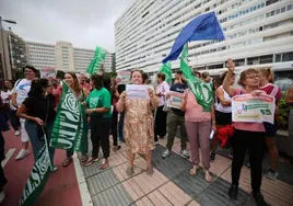 Imagen de un momento de la protesta ante Presidencia en la capital grancanaria.