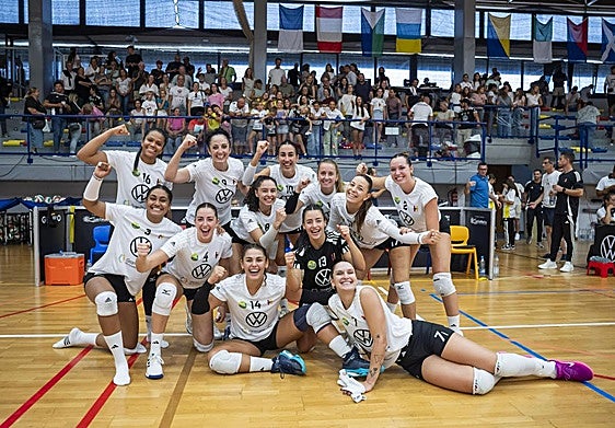 Las jugadoras del Heidelberg Volkswagen celebran la victoria ante el Emevé en su fortín esta temporada.