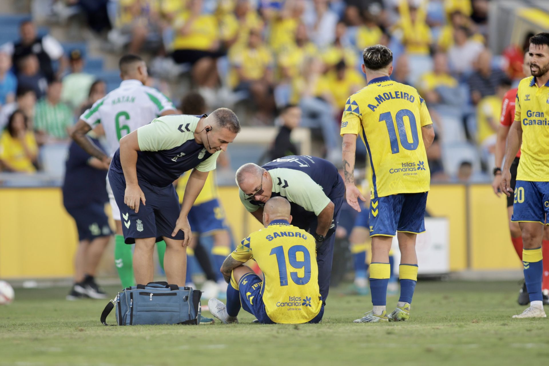 Sandro, cuando se lesionó ante el Betis.