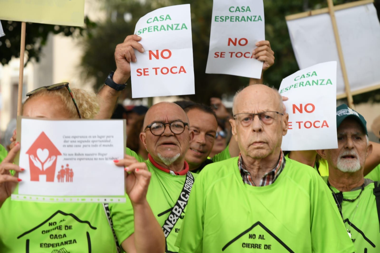 Las imágenes de las protestas de los trabajadores del Proyecto Esperanza de Cáritas