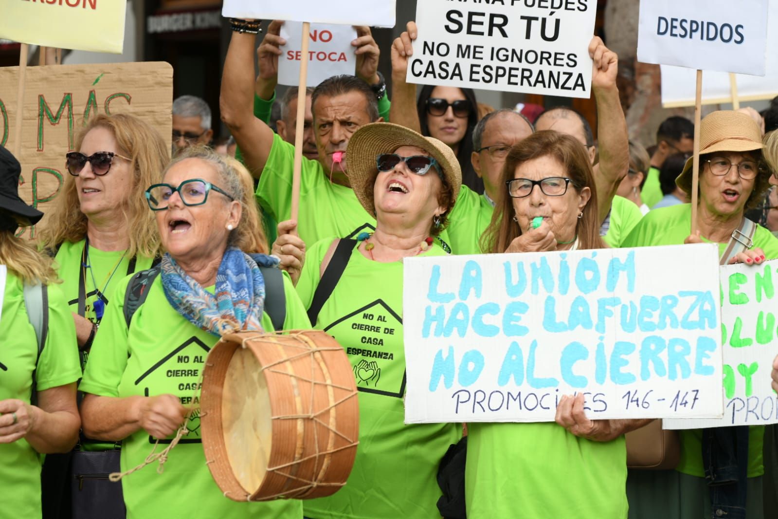 Las imágenes de las protestas de los trabajadores del Proyecto Esperanza de Cáritas