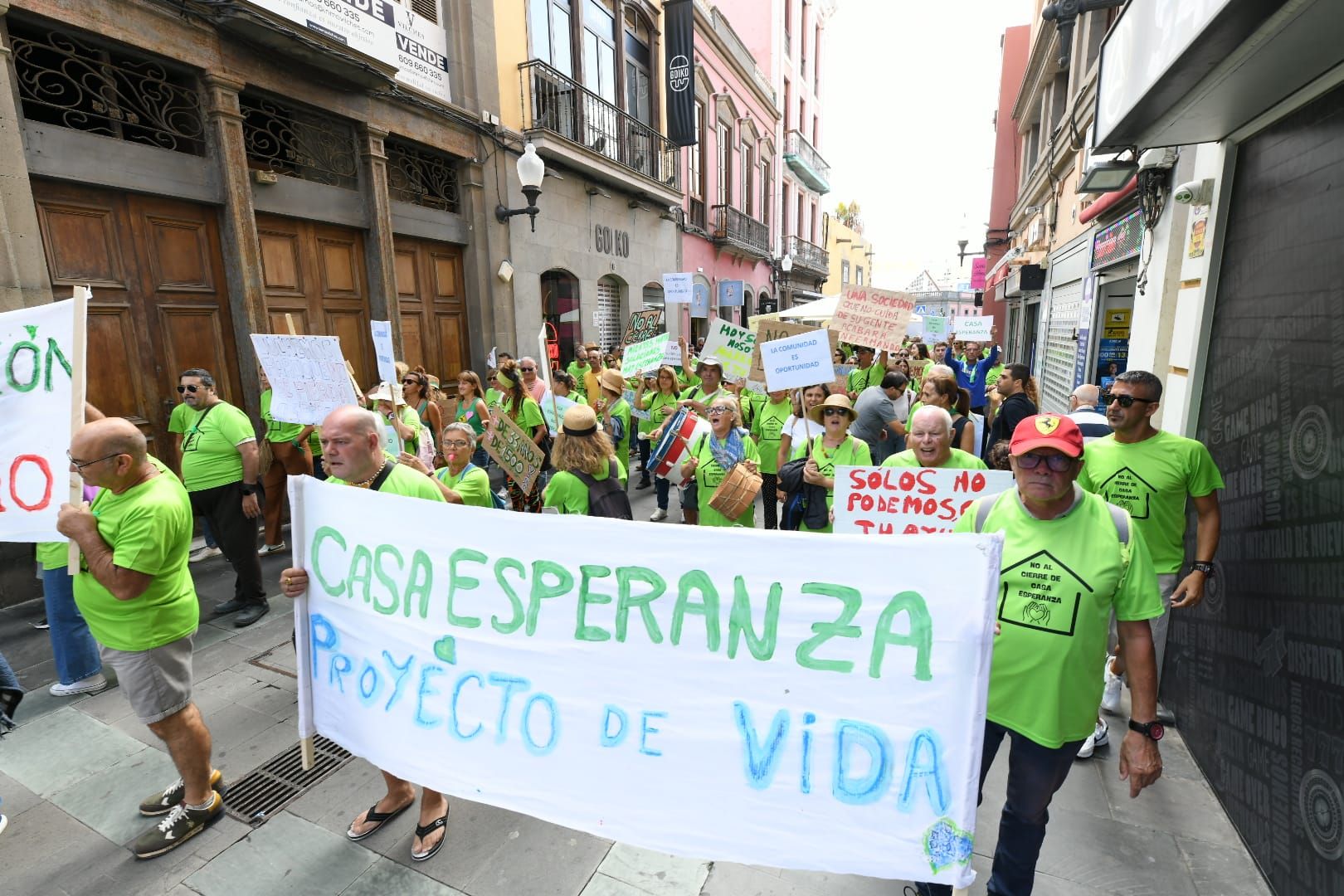Las imágenes de las protestas de los trabajadores del Proyecto Esperanza de Cáritas