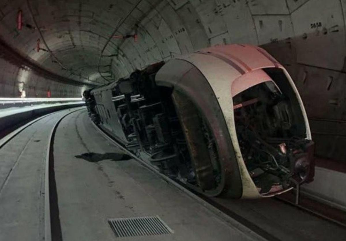 Un tren descarrila en Madrid y suspende la circulación entre Atocha y Chamartín