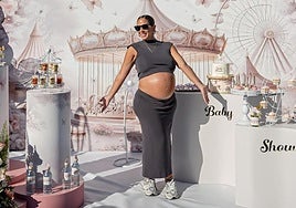 Anabel Pantoja en la baby shower de su hija.